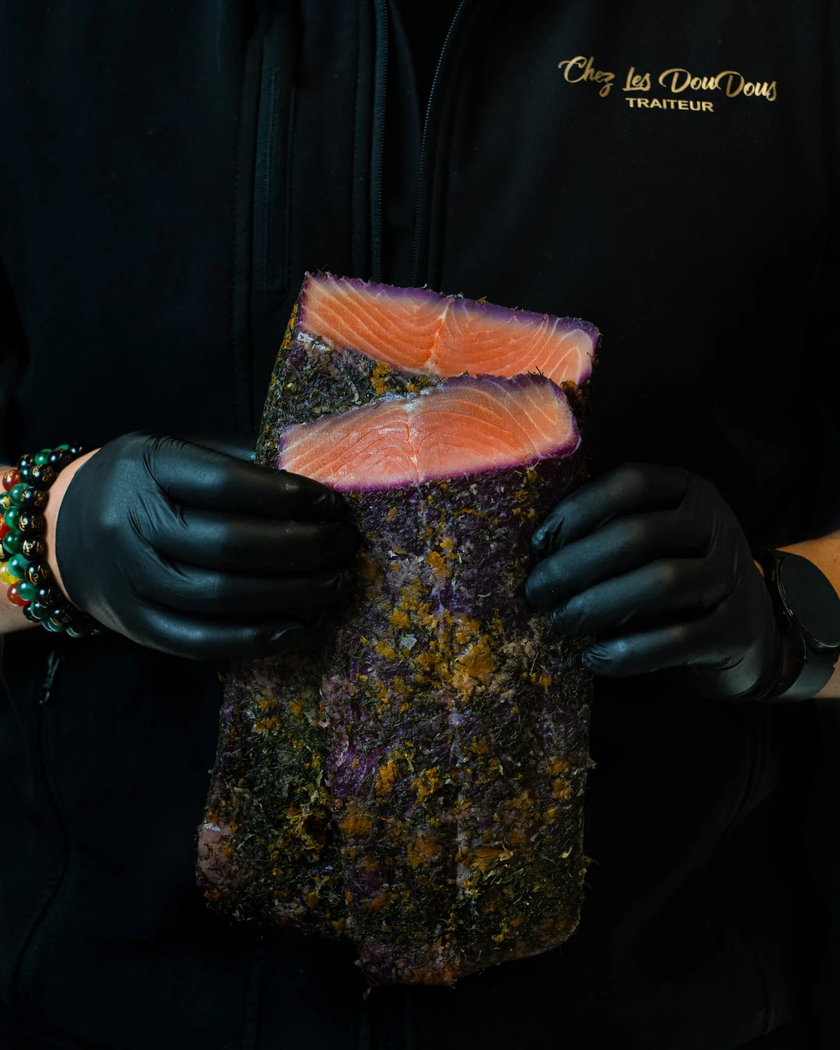 Saumon gravlax maison — Pavé de saumon gravlax mariné aux herbes, préparé dans notre cuisine. | Traiteur Strasbourg